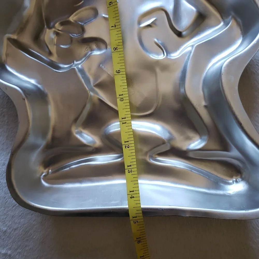 Wilton Vintage Cake Pan 1995 Taz Looney Tunes Tasmanian Devil Aluminum Mold